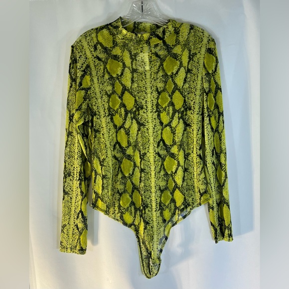 Haute Monde Tops - Haute Monde NWT Neon Snakeskin Print Bodysuit in Neon Lime Size - 1X